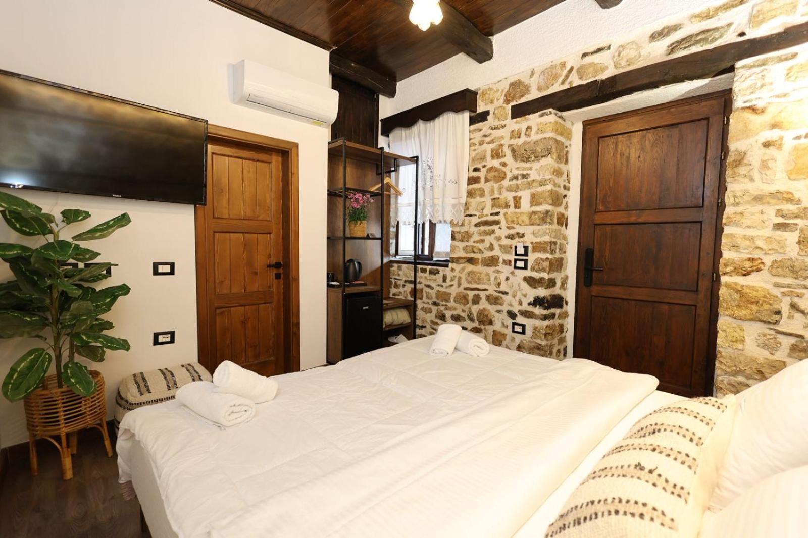 Ador Boutique Hotel Berat Exterior photo